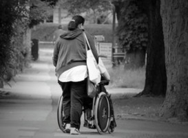 Normal_rolstoel_mantelzorg_wandelen_handicap_beperking